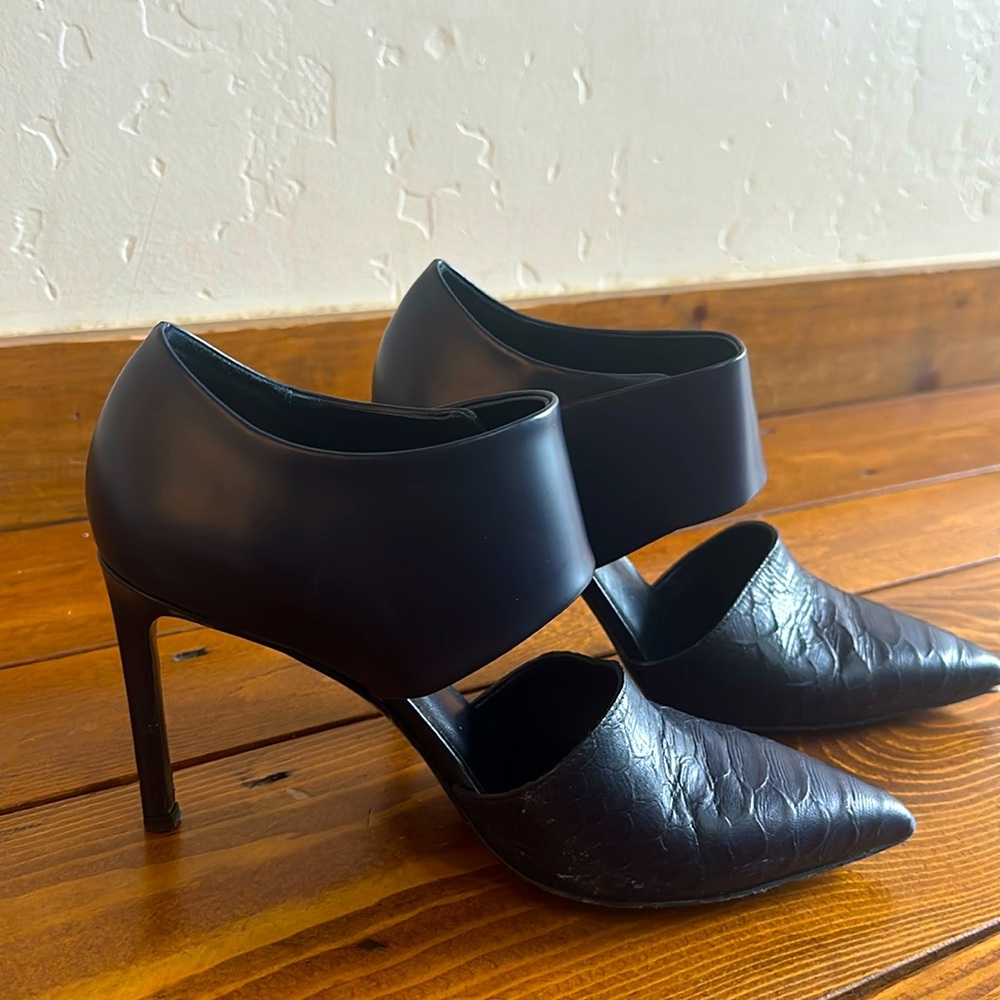 Navy Vince Pumps